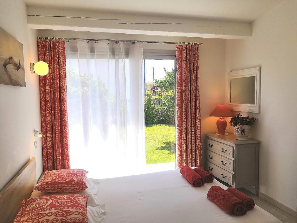 Bed, Photo of the whole room, Bedroom, Garden view, air conditioner