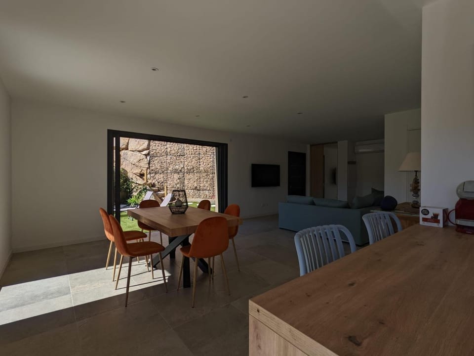 TV and multimedia, Living room, Dining area