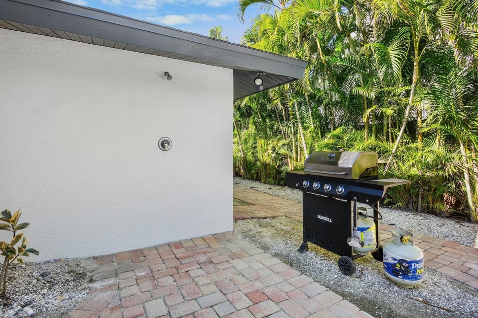 Property building, Day, Natural landscape, BBQ facilities, Garden