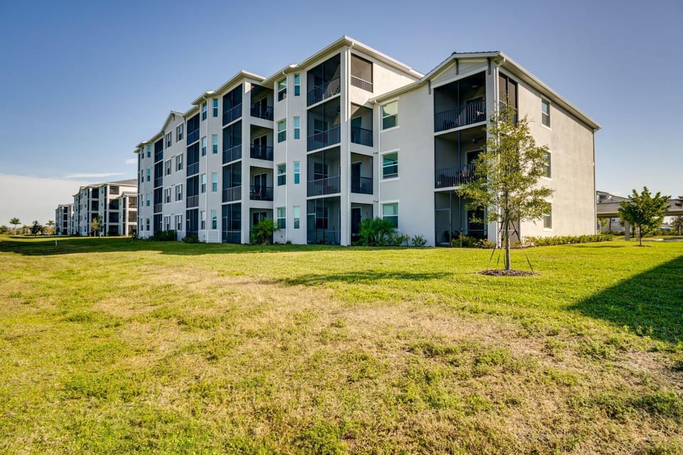Golfer's Oasis w/ Pool! Venice Condo on 5th Hole House in North Port