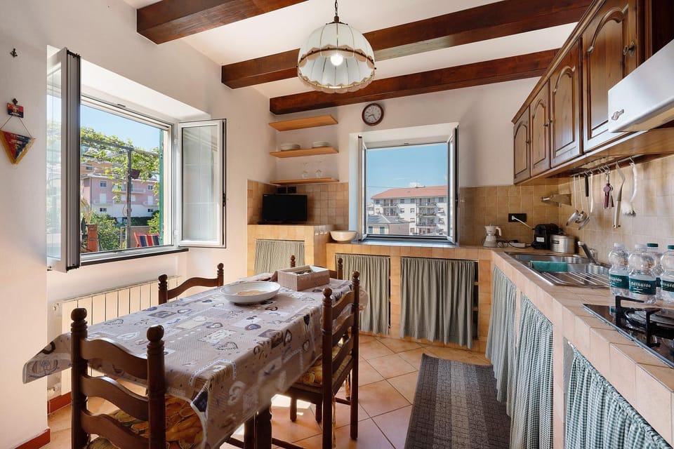 Property building, Kitchen or kitchenette, Living room