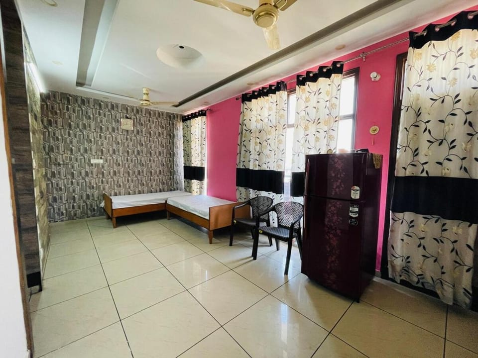 Peaceful 1BHK Stay in Chandigarh , Near fortis & ISBT Apartment in Chandigarh