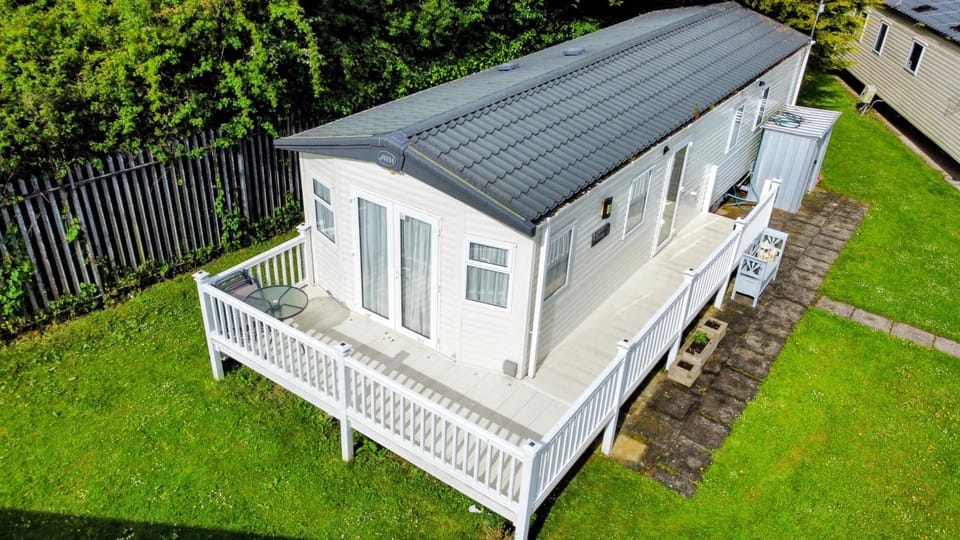 Property building, Day, Garden, Garden view