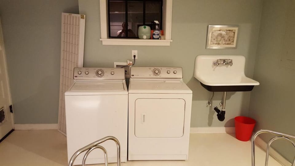 Clinker Cottage Garden Apartment - Free Breakfast! Apartment in Albany