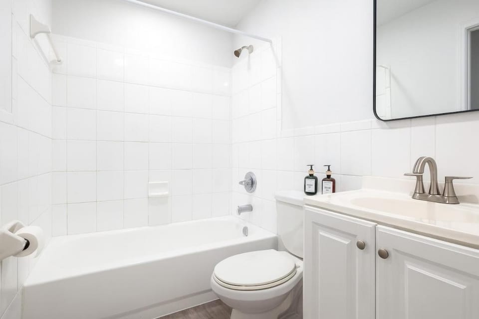 Comfy 2BR Apartment Near Las Olas with Patio, BBQ and FREE PARKING Apartment in Fort Lauderdale