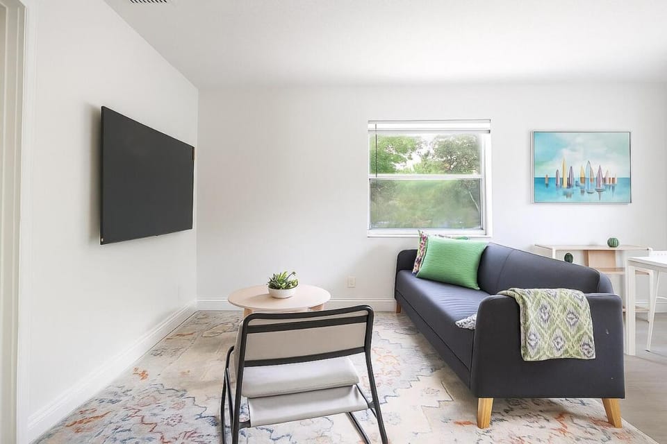 Comfy 2BR Apartment Near Las Olas with Patio, BBQ and FREE PARKING Apartment in Fort Lauderdale