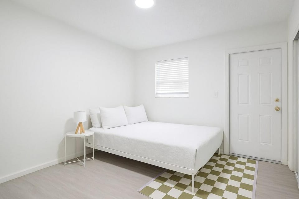 Comfy 2BR Apartment Near Las Olas with Patio, BBQ and FREE PARKING Apartment in Fort Lauderdale