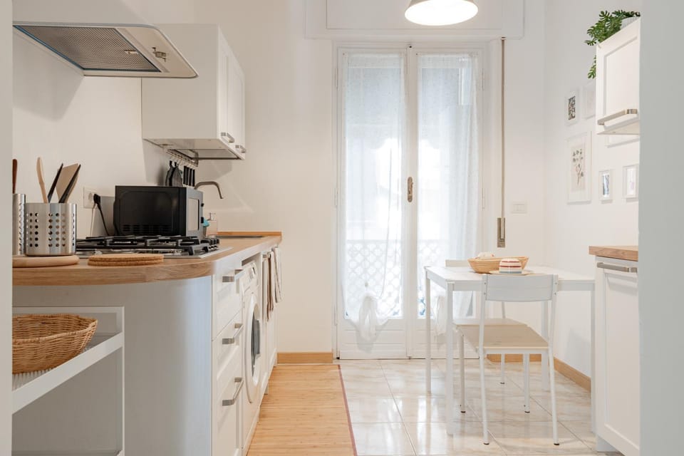 Kitchen or kitchenette, Dining area, stove
