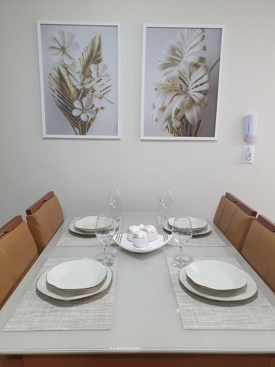 Living room, Dining area, Meals