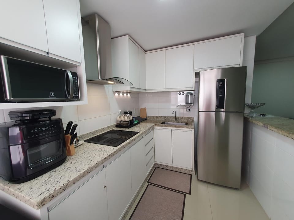 Coffee/tea facilities, Kitchen or kitchenette, microwave, stove, toaster, kitchen