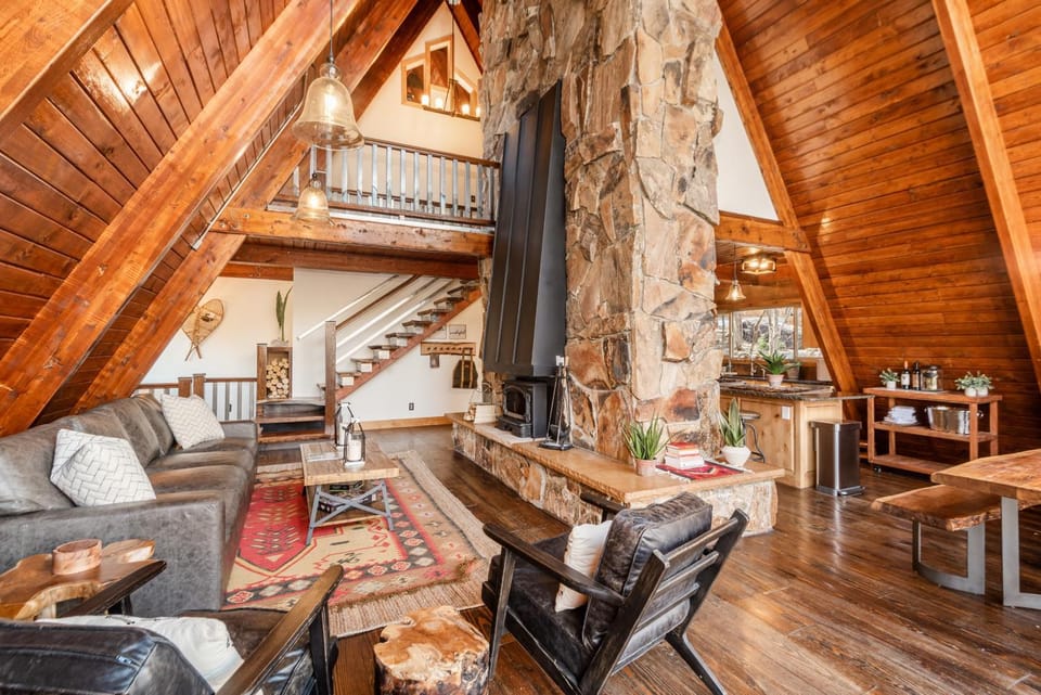 "A" Frame of Mind - 4 bed/3 bath, Close to Resort/Hiking, Hot Tub, Sauna, Views, Outdoor Fire Pit House in Sundance