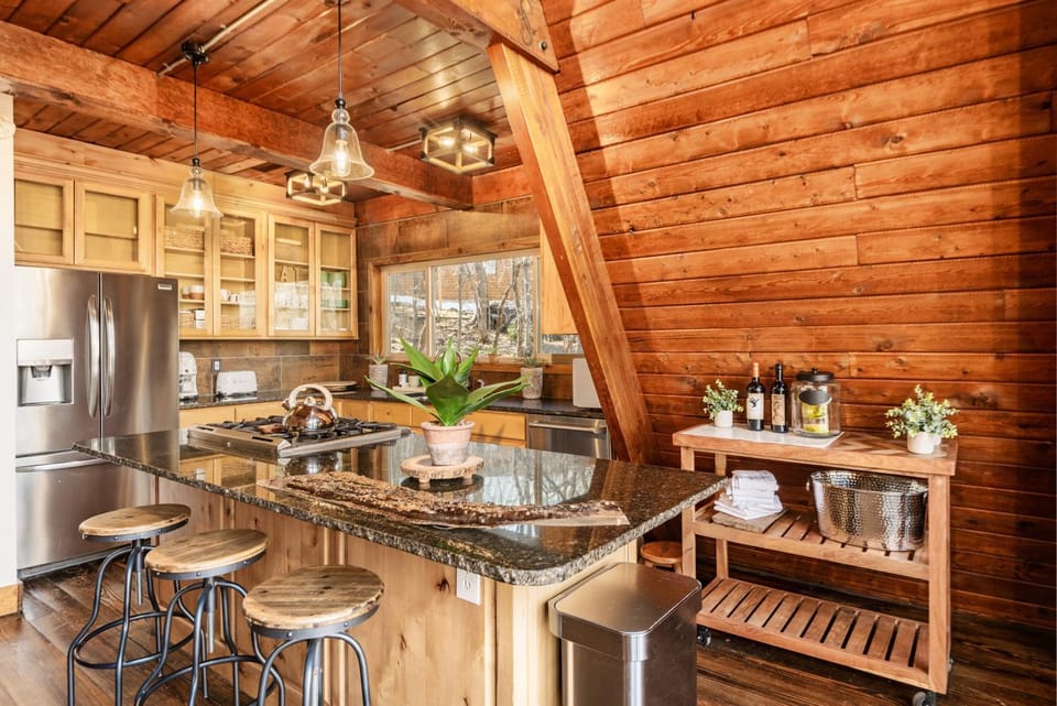"A" Frame of Mind - 4 bed/3 bath, Close to Resort/Hiking, Hot Tub, Sauna, Views, Outdoor Fire Pit House in Sundance