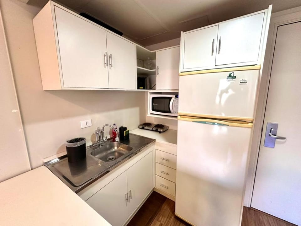Kitchen or kitchenette, pet friendly, stove