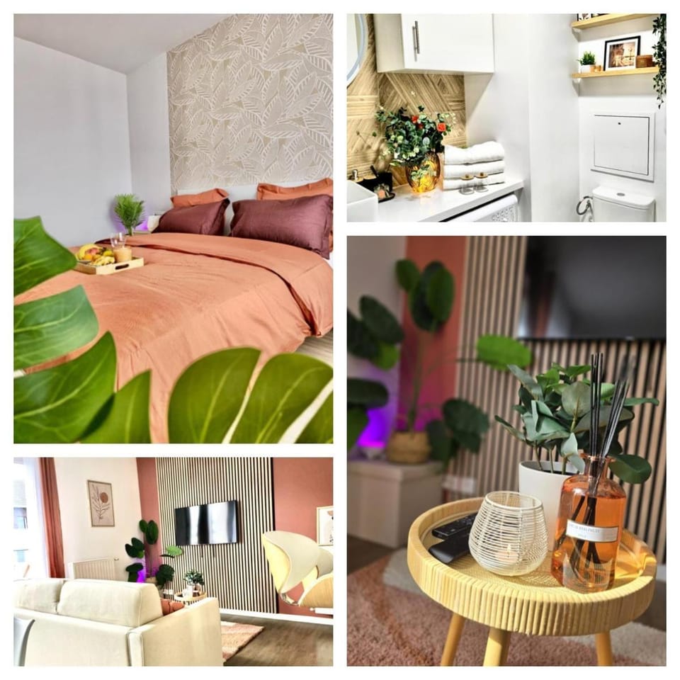 Communal lounge/ TV room, Bed, Bathroom, Living room, Decorative detail, Decorative detail