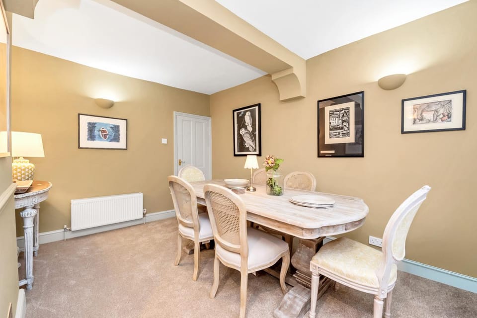 Charming Guildhall street - sleeps up to 6 guests in the Medieval Grid House in Bury Saint Edmunds