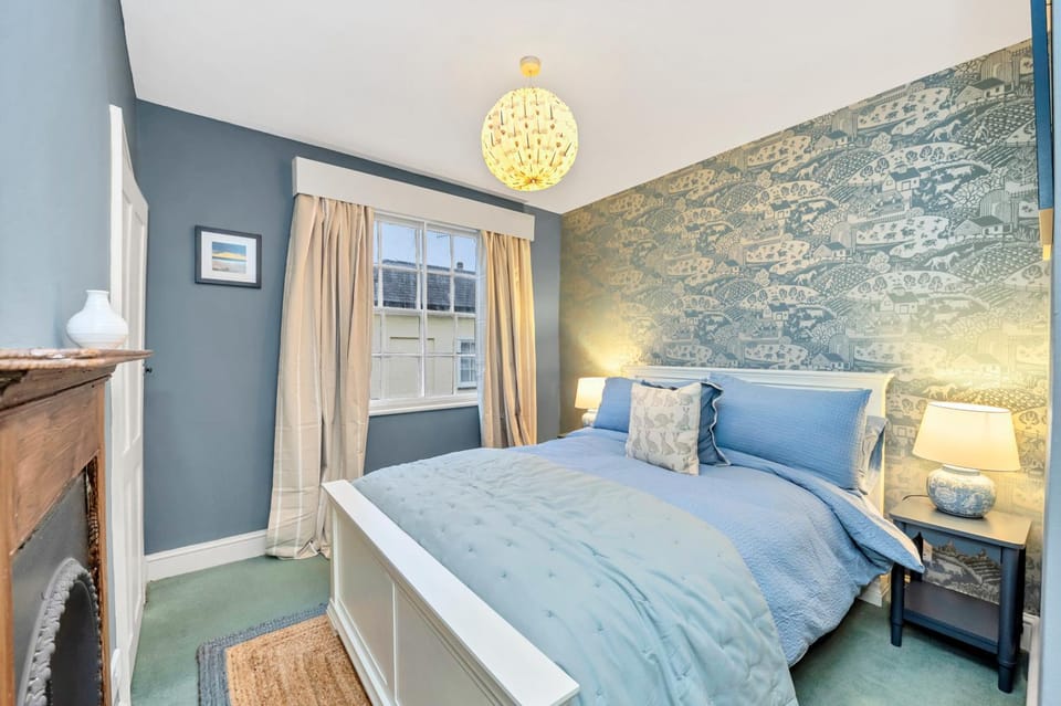 Charming Guildhall street - sleeps up to 6 guests in the Medieval Grid House in Bury Saint Edmunds
