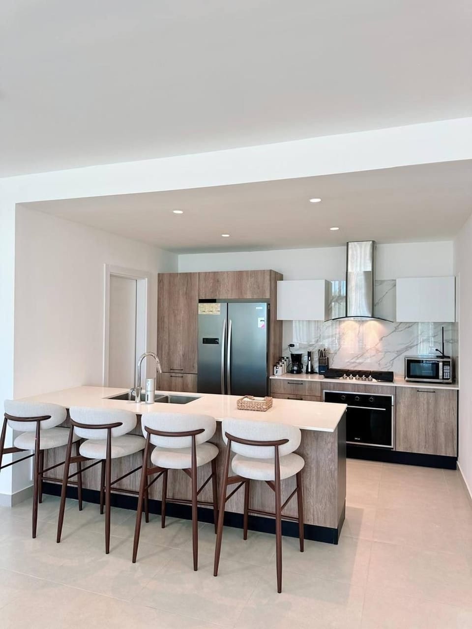 Dining area, kitchen