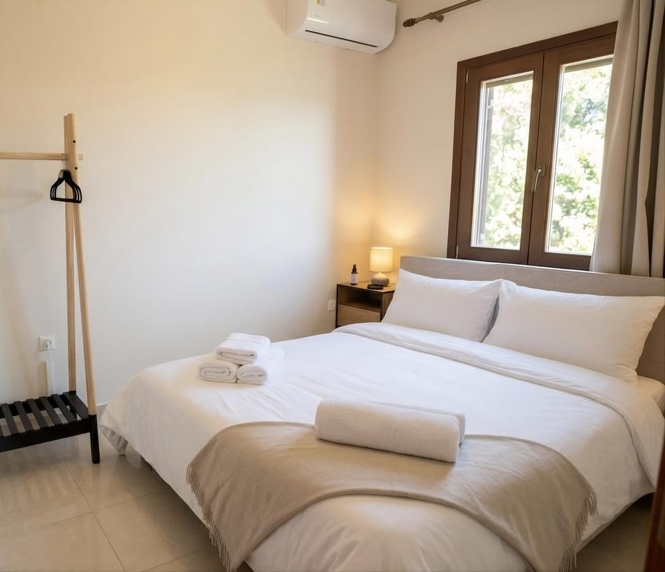 Bed, Photo of the whole room, Bedroom, towels, air conditioner