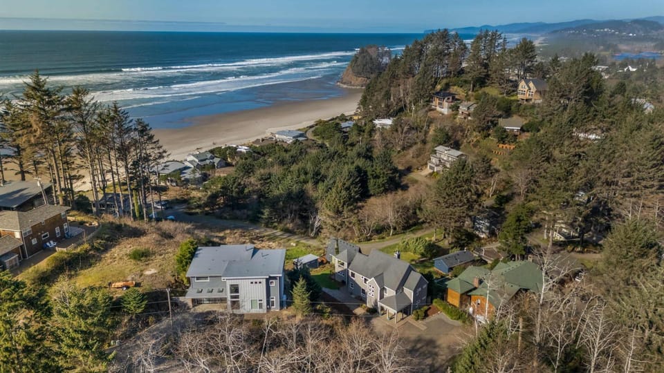 Anchor House - Ocean Views w Lookout Tower House in Oregon