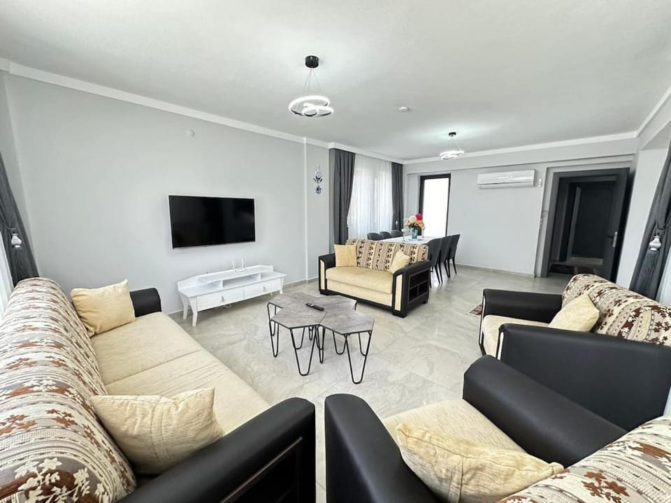 Communal lounge/ TV room, TV and multimedia, Living room, Seating area