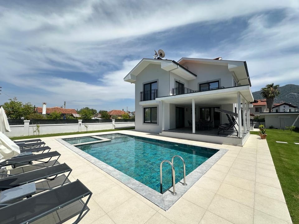 Property building, Patio, Swimming pool, sunbed