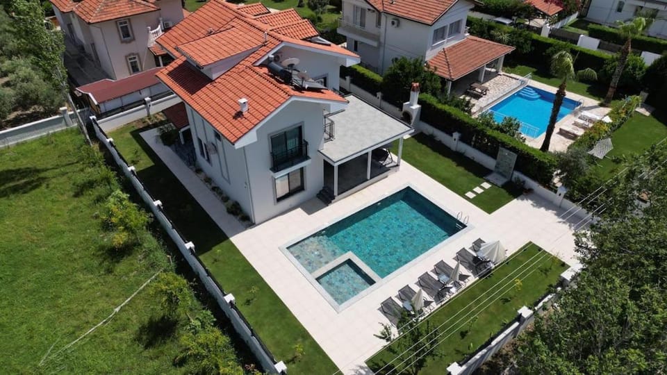 Property building, Day, Bird's eye view, Garden, Garden, Garden view, Pool view, Swimming pool, Swimming pool, sunbed