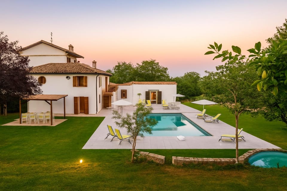 Property building, Evening entertainment, Evening entertainment, Swimming pool, Sunset