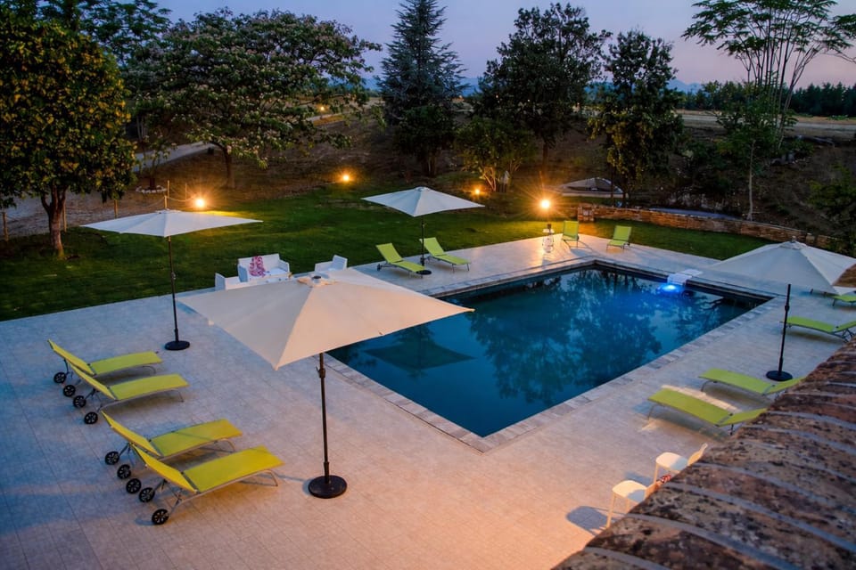 Property building, Pool view, Pool view, Sunset
