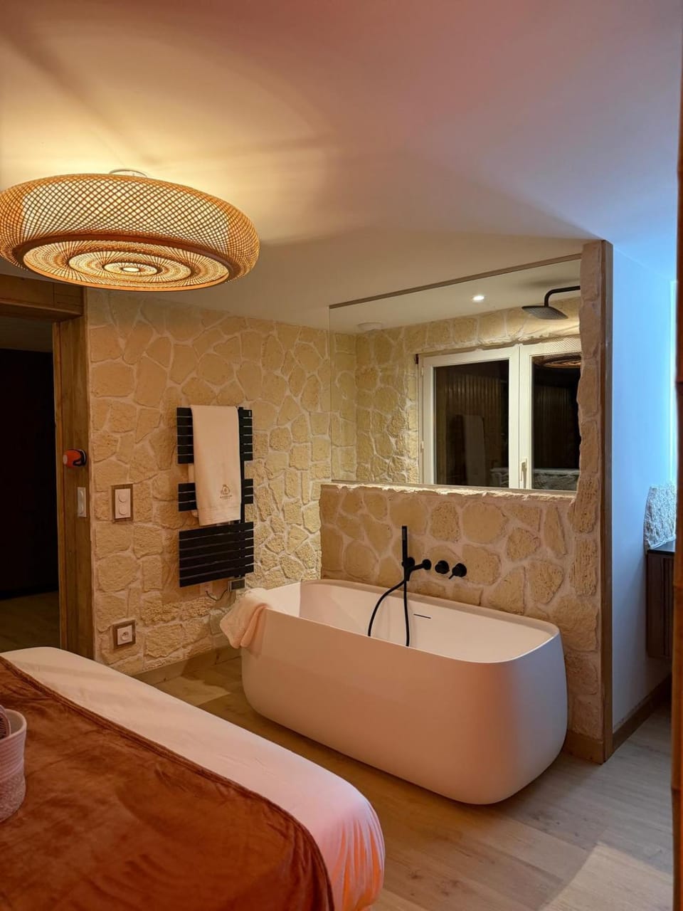 Bed, Bathroom, Photo of the whole room, Bedroom, Bath