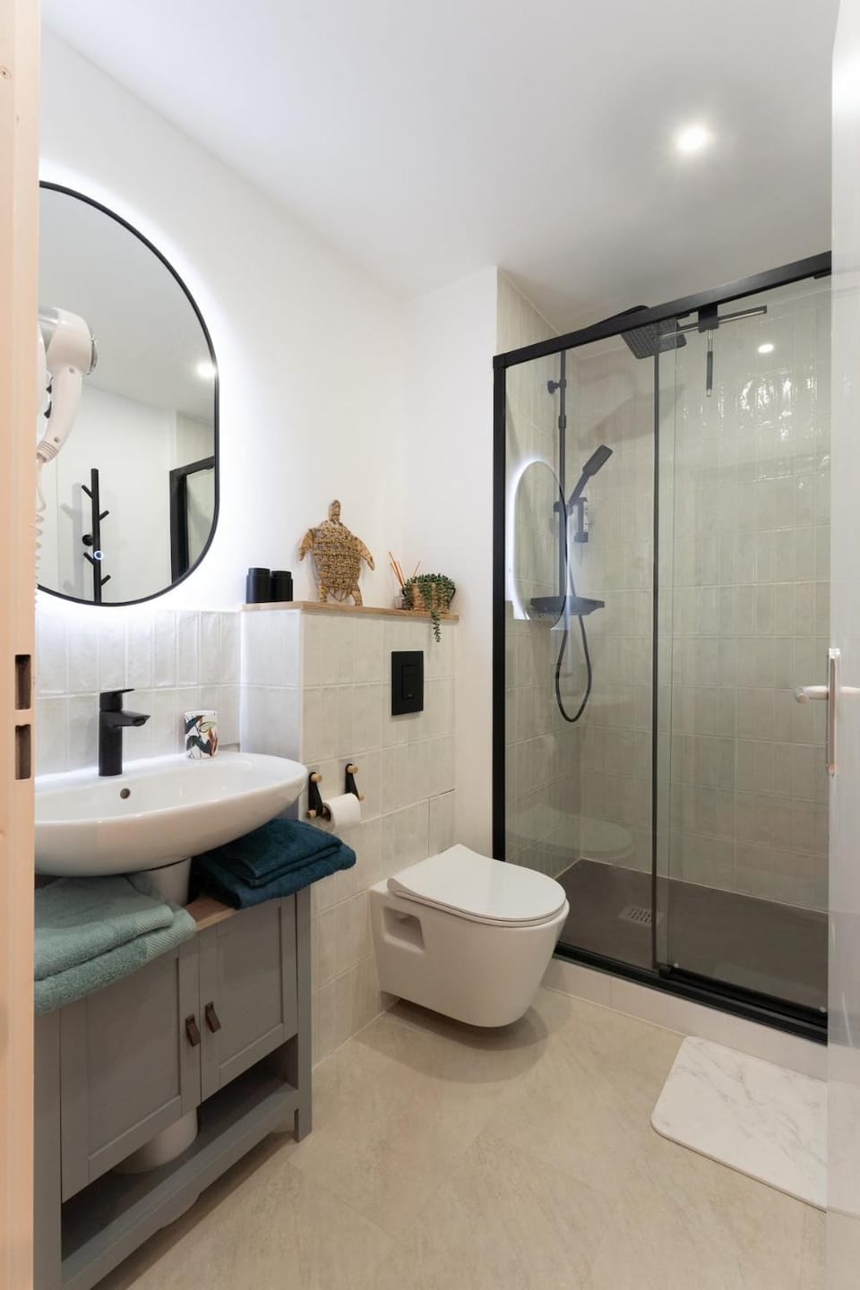 Shower, Toilet, Bathroom, towels