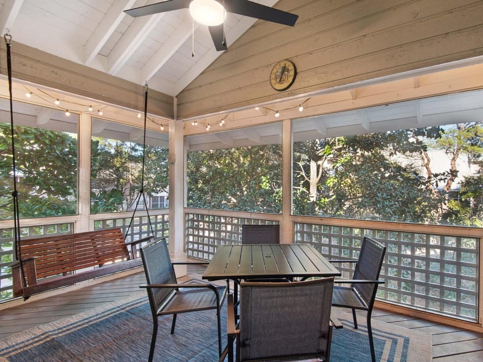 Patio, Day, View (from property/room), Balcony/Terrace, Seating area, Dining area, furniture