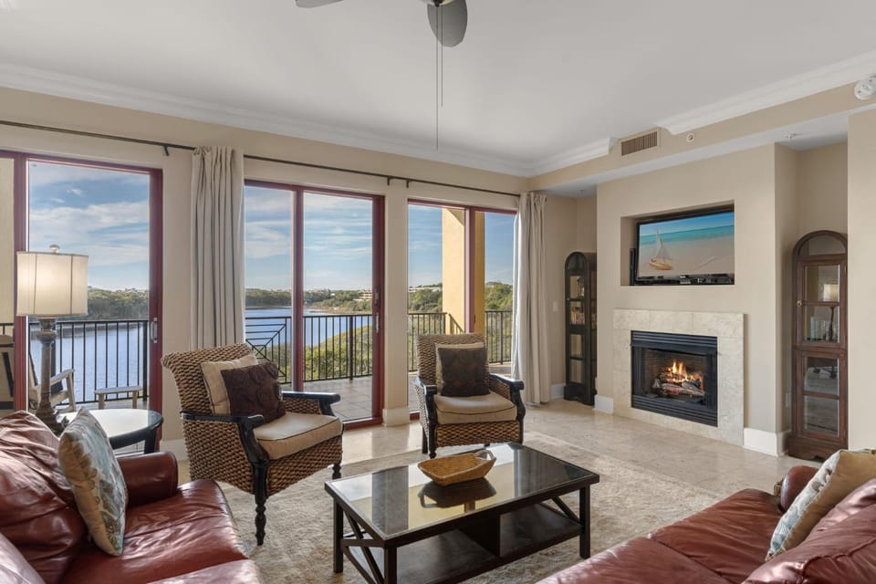 Day, TV and multimedia, Balcony/Terrace, Living room, Seating area, Lake view, fireplace, furniture