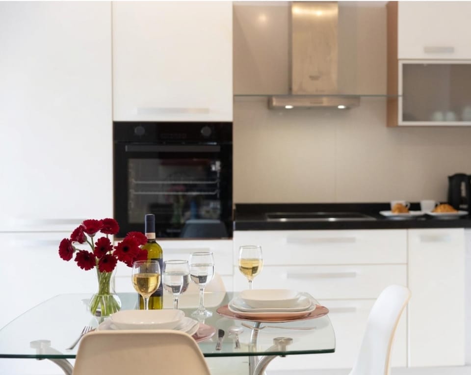 Dining area, kitchen