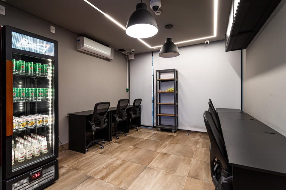 Dining area, Alcoholic drinks, air conditioner