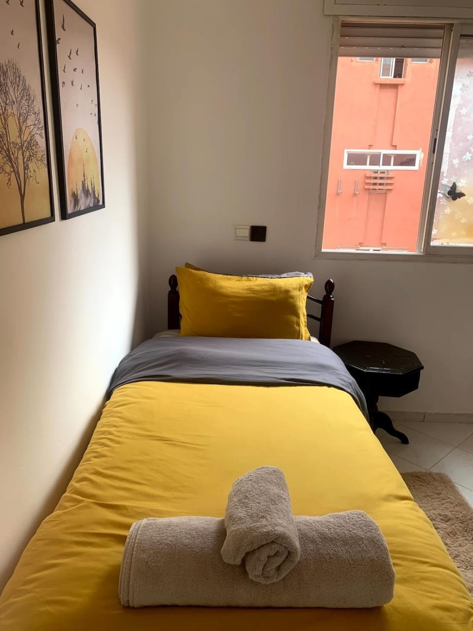 Bed, Bedroom, towels