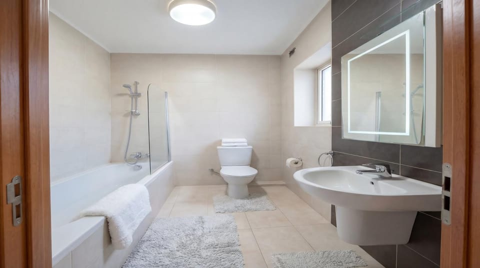 Toilet, Bathroom, Bath, bidet, towels