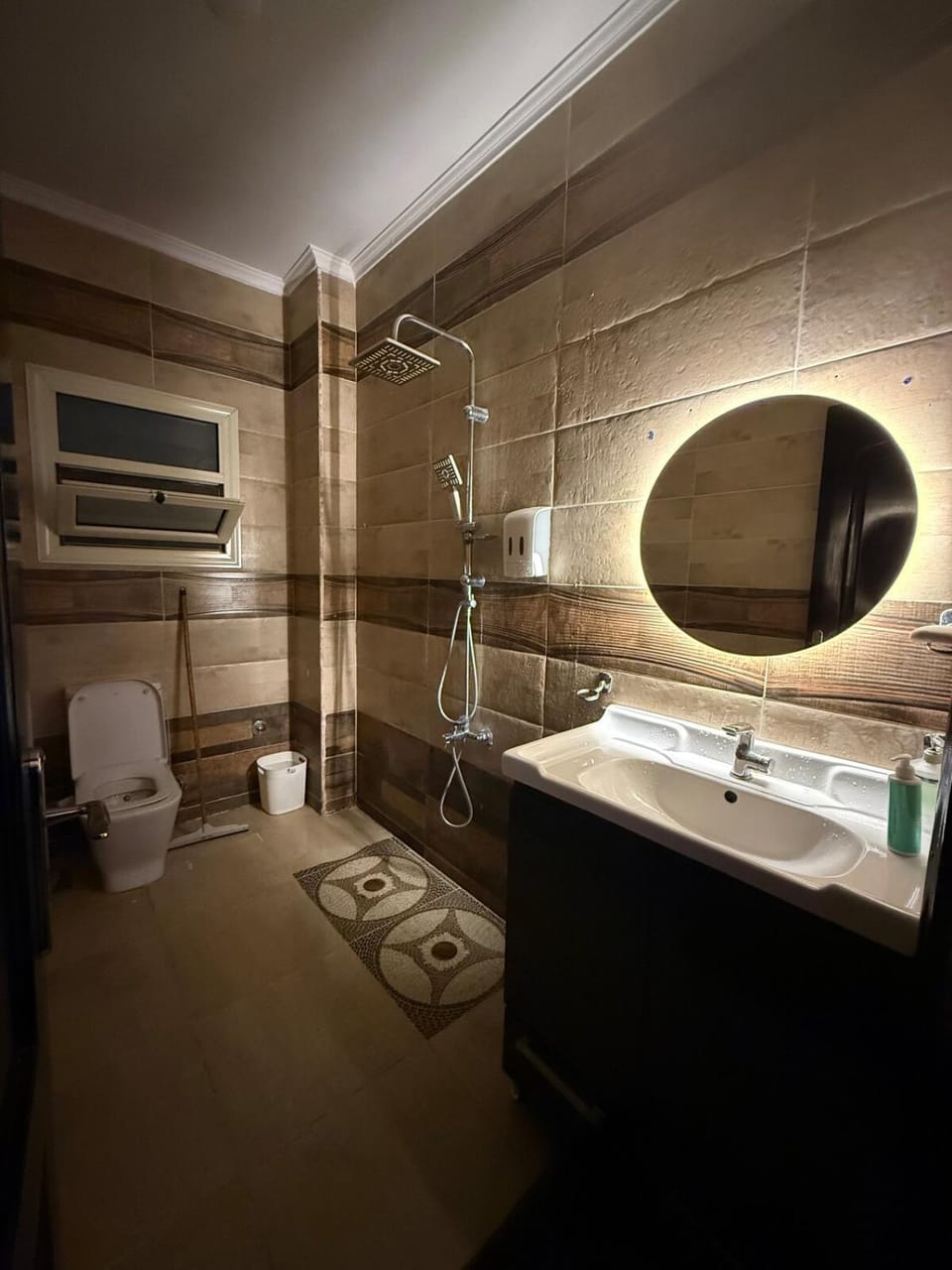 Toilet, Bathroom, towels