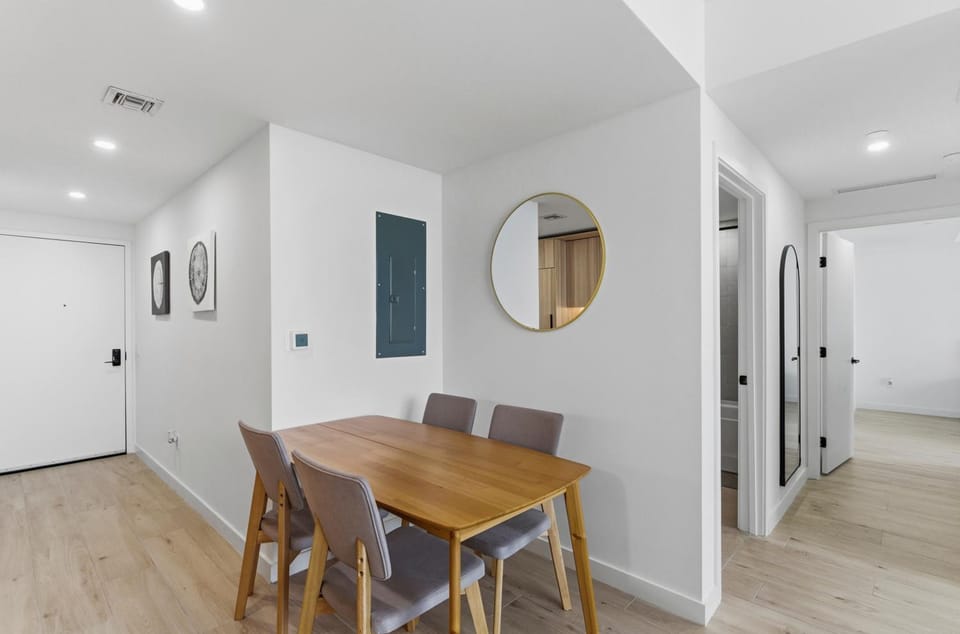 Seating area, Dining area