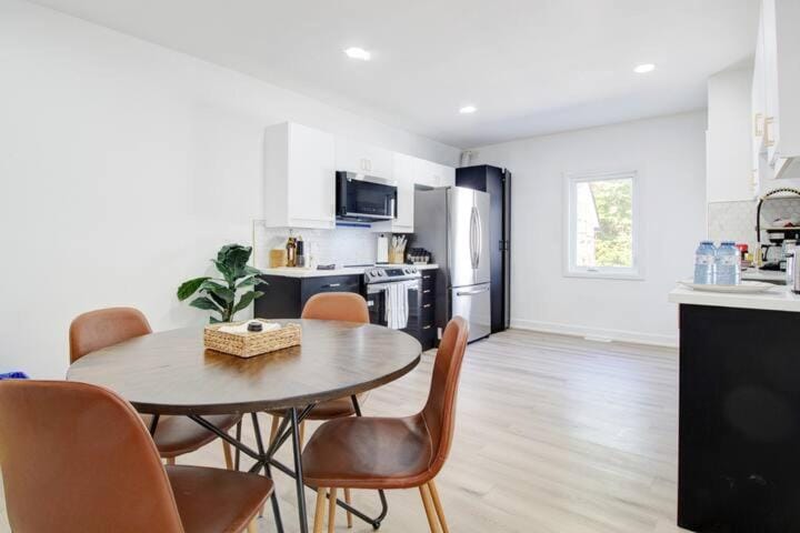 5 bedrooms for large groups near the falls Apartment in Port Colborne