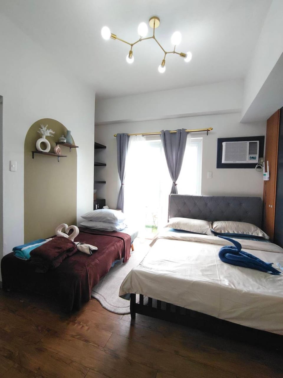 Bed, Photo of the whole room, Bedroom, towels