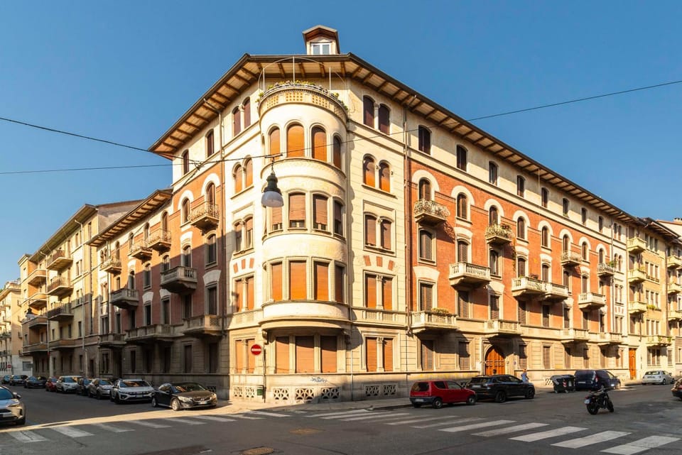 Property building, Day, Neighbourhood, City view, Street view, Location