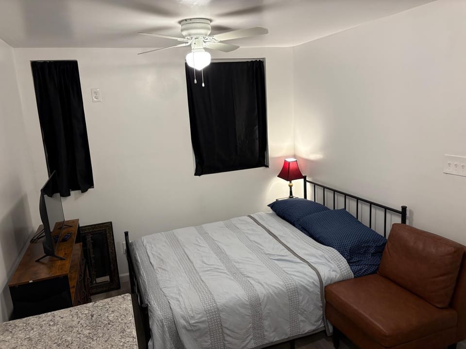 PEARL STUDIO Cozy Cute efficient unit central to Downtown PHX stadiums Blueprint Ctr convention center arts Roosevelt row district ASU UofA lite rail Apartment in Phoenix