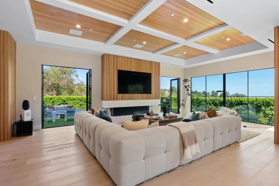 Linda Flora - Bel Air Oasis with Rooftop Deck House in Brentwood