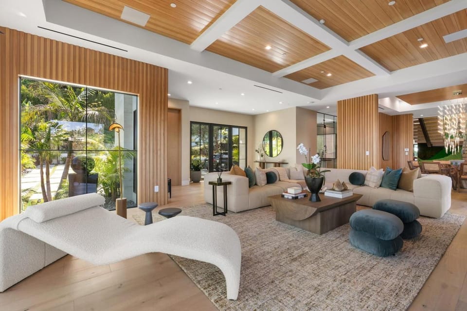 Linda Flora - Bel Air Oasis with Rooftop Deck House in Brentwood