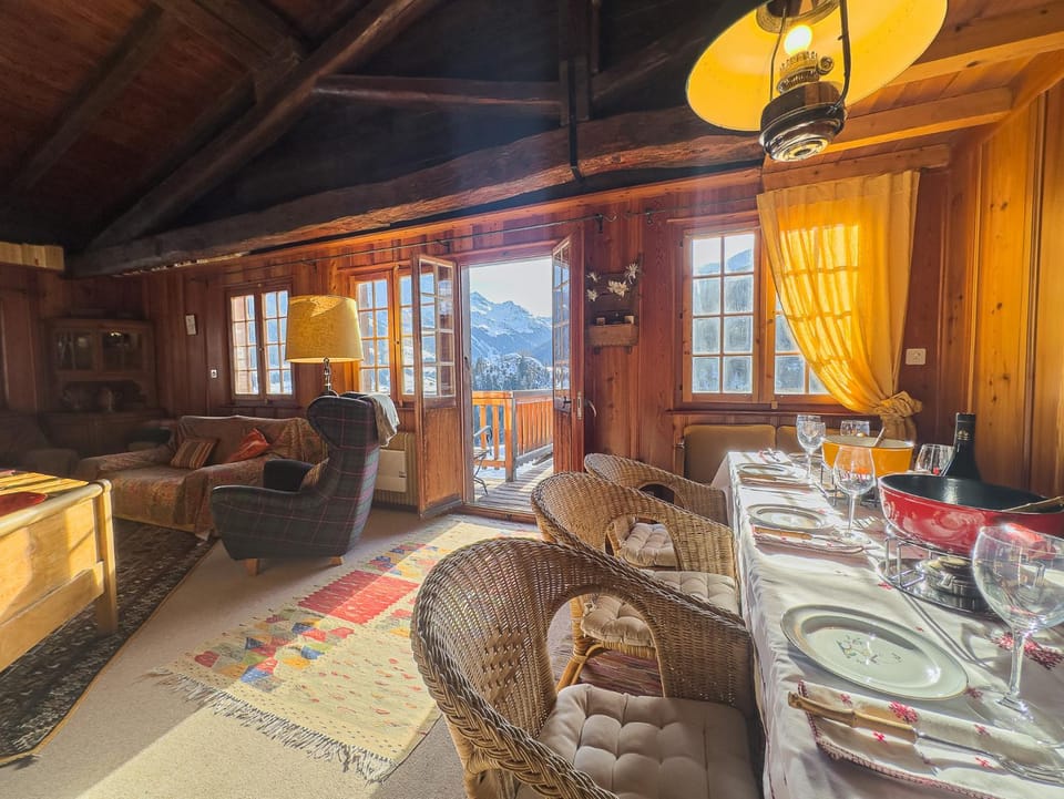 Seating area, Dining area, Mountain view