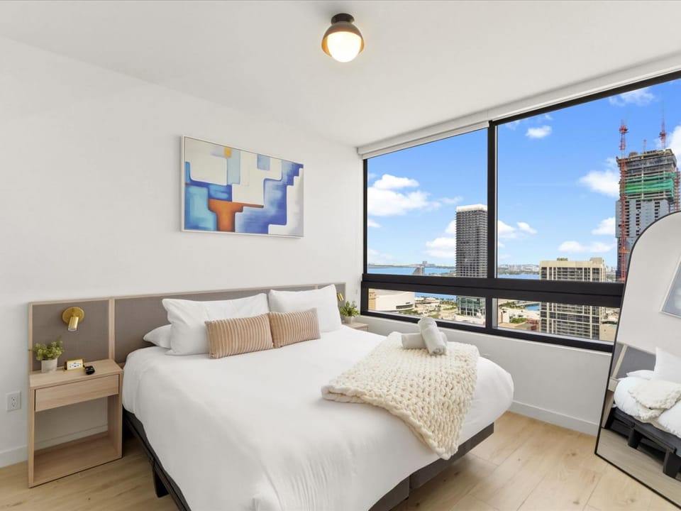 Bed, Bedroom, City view, towels