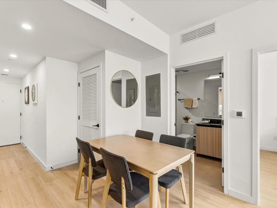 Seating area, Dining area
