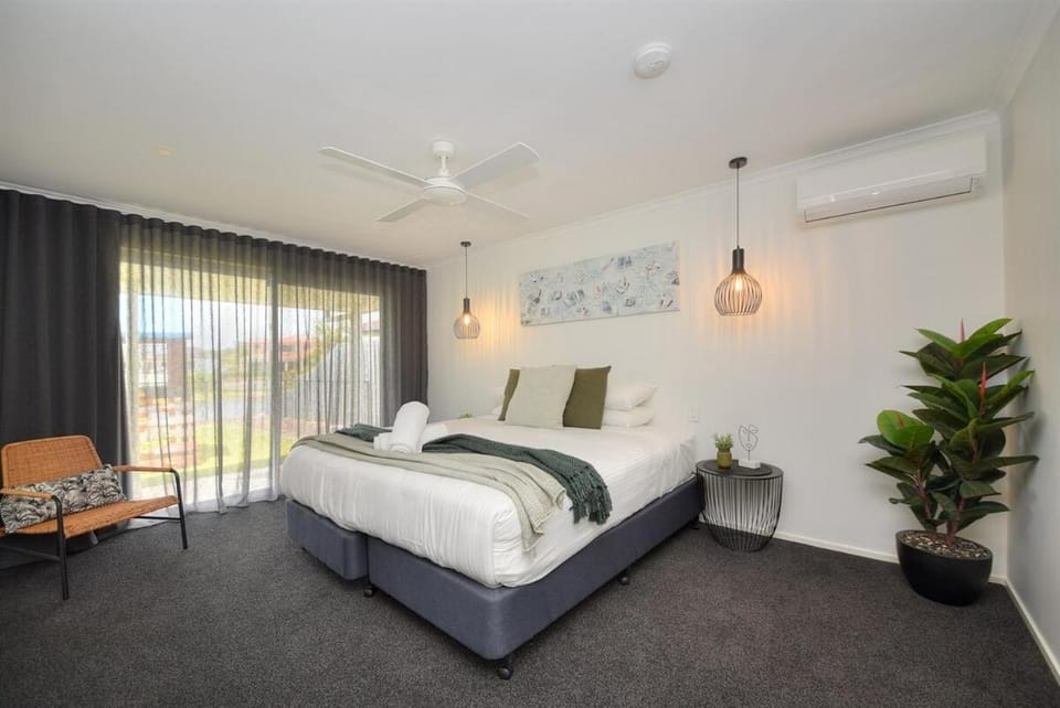 Bliss On The Point - Indulge yourself! House in Mermaid Waters