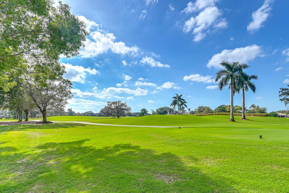 Golf Course View, Pool & Lanai! Upscale Naples Gem House in North Naples