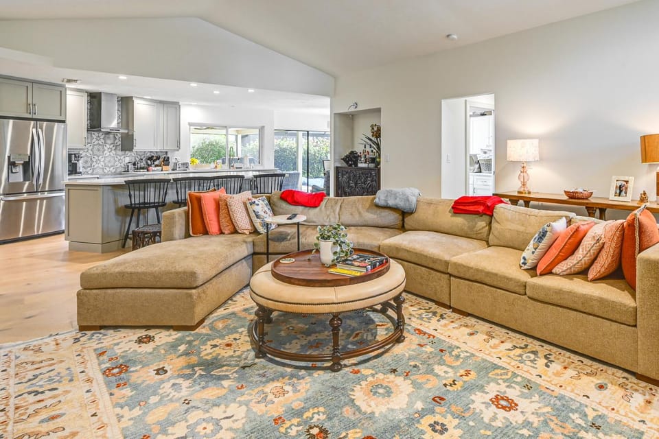 Golf Course View, Pool & Lanai! Upscale Naples Gem House in North Naples